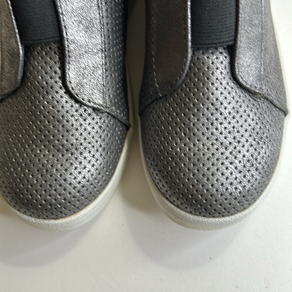 MIA GIRLS GRACEY METALLIC WEDGE SHOES PEWDER COLOR AND SIZE 1 GIRLS - Picture 13 of 13